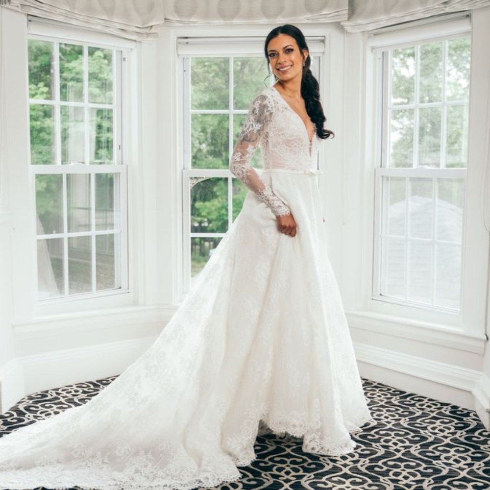 Klienfeld's Pnina Tornai: Love Collection Wedding Dress- Long sleeve- LIKE NEW!